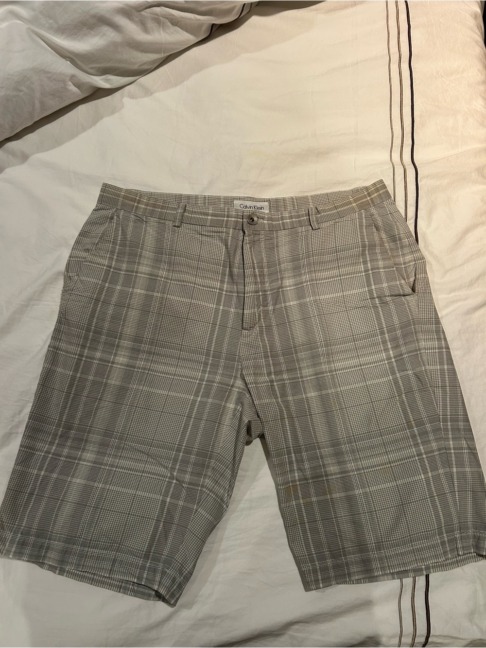Calvin Klein Men's Light Gray Plaid Flat-Front Shorts